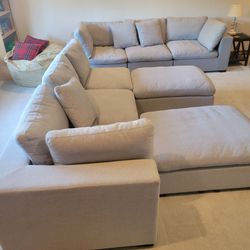 Thomasville Sectional Couch in Great Shape. Solid Interlocking Couch! Great Value!