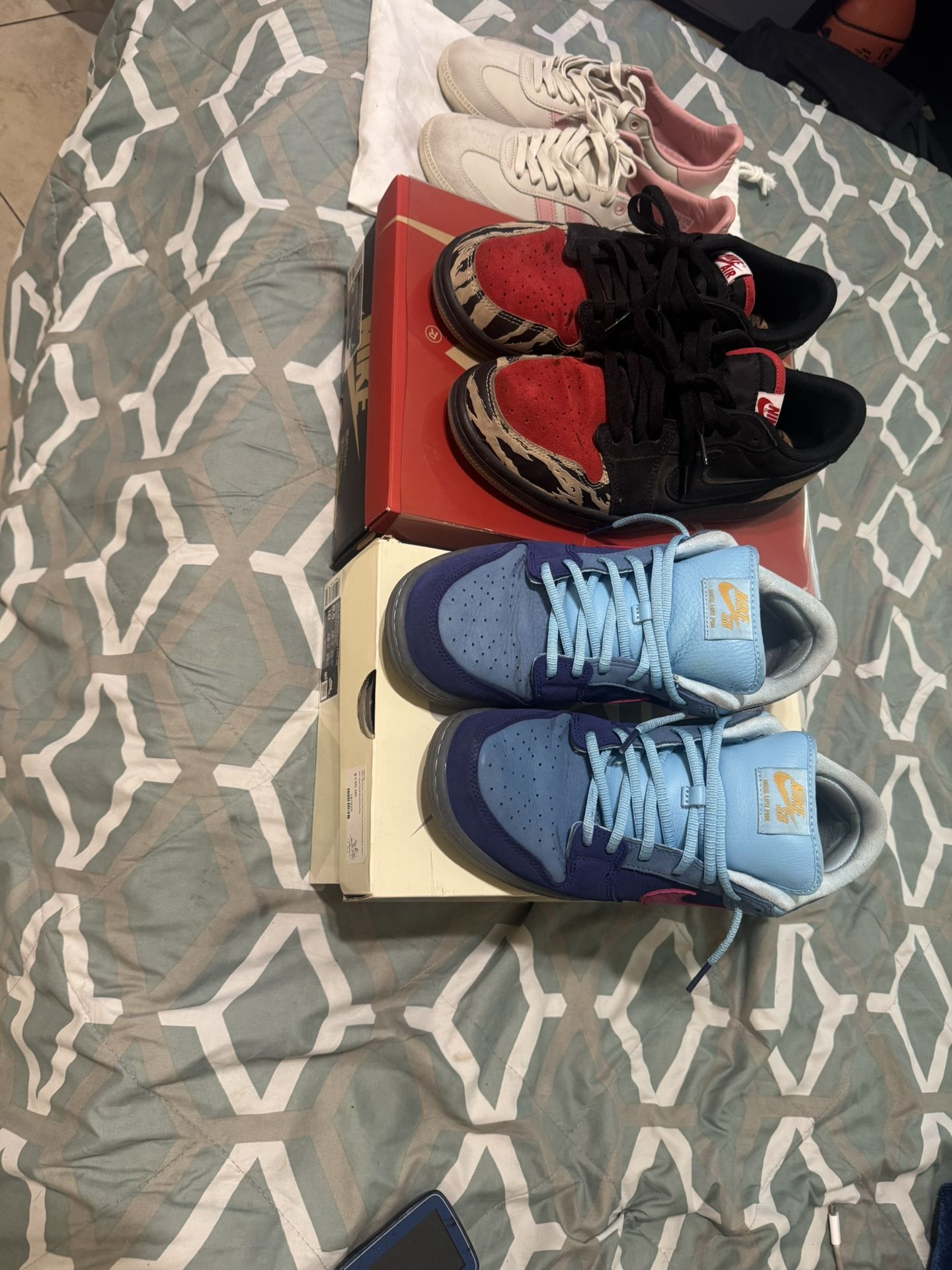 Nike,Adidas