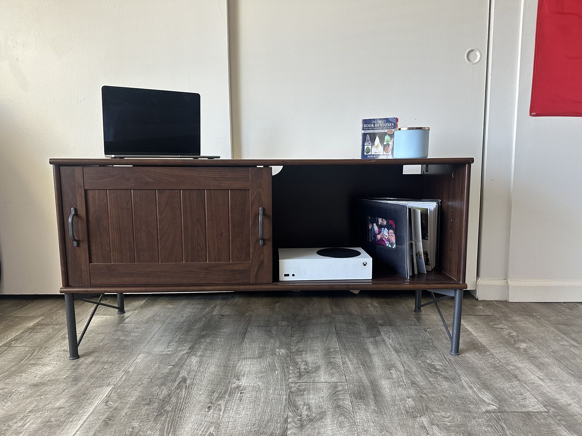 Modern Mid Century TV Stand / Media Console – Great Condit