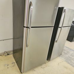 Frigidaire Top And Bottom Refrigerator Stailess Steel Used Good Conditions 