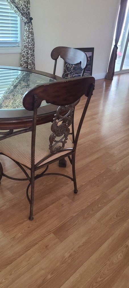 Broyhill Kitchen Table