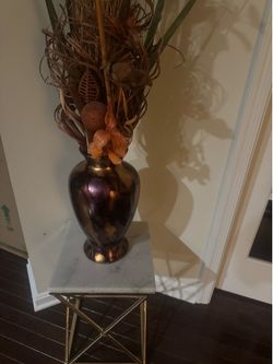 Modern Marble Top Accent Table with Decorative Vase Arrangement