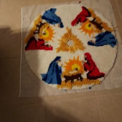 LATCH HOOK NATIVITY  TREE SKIRT MAKE OFFER 