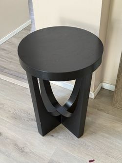 Modern Black Oval Side Table - Versatile Wood End Table