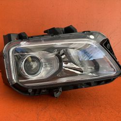 2018 2019 2020 2021 Hyundai Kona Right Passenger  Side Headlight OEM 92102-J9020