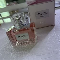 Sweet Dior Perfume