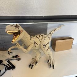Jurassic World Dominion Super Colossal Atrociraptor Dinosaur Figure 3 Feet Long