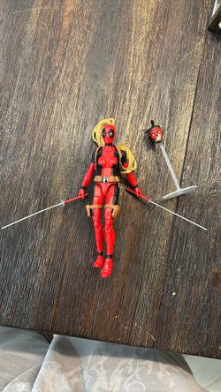 Gwenpool marvel legends action figure