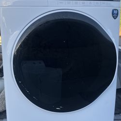 Midea 4.5 Cu. Ft. High-Efficiency Front-Load Washer - Excellent Condition 30 warranty