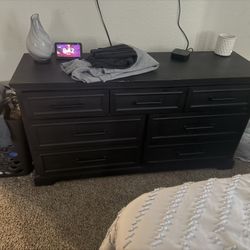 kids dresser ( prize negotiable must go)