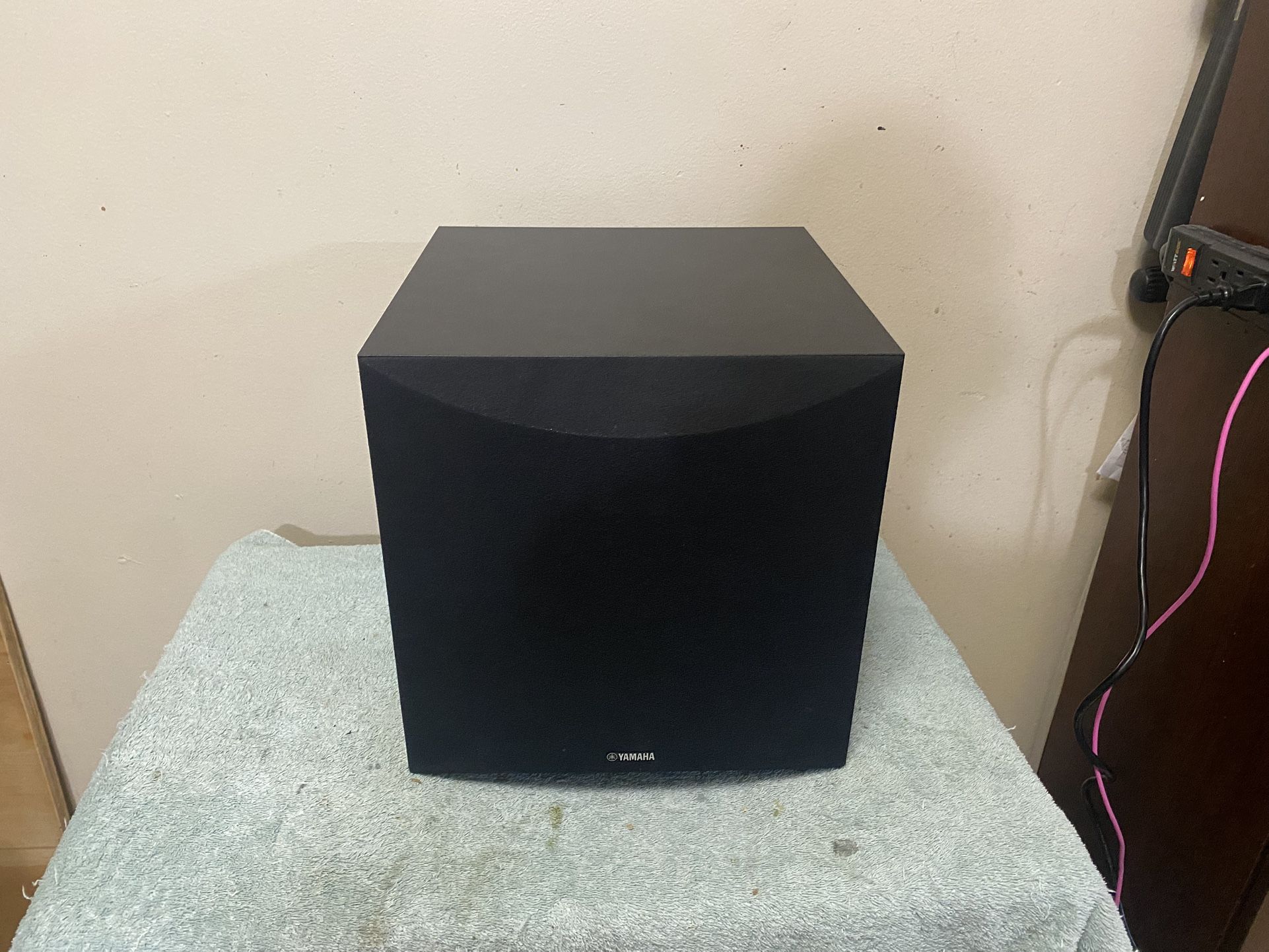 yamaha NS-SW050 Power Subwoofer 8 Inch 