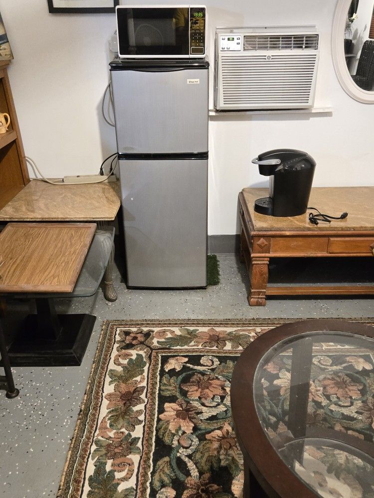 Small Microwave Oven