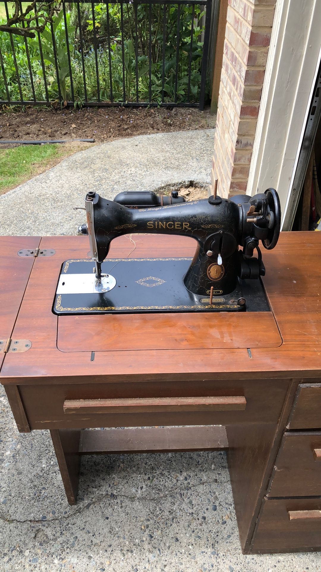 Singer Model 15 With Desk