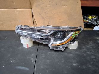 2020-2021-2022 TOYOTA COROLLA LEFT HEADLIGHT OEM USED #11724