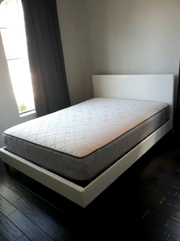 NEW Queen MATTRESS and BOX SPRING. Bed frame not included👍