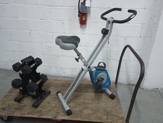Bike,Rack, Dumbbells 💪 Condition Photos / As Is . Miami 33130. Delivery Fee