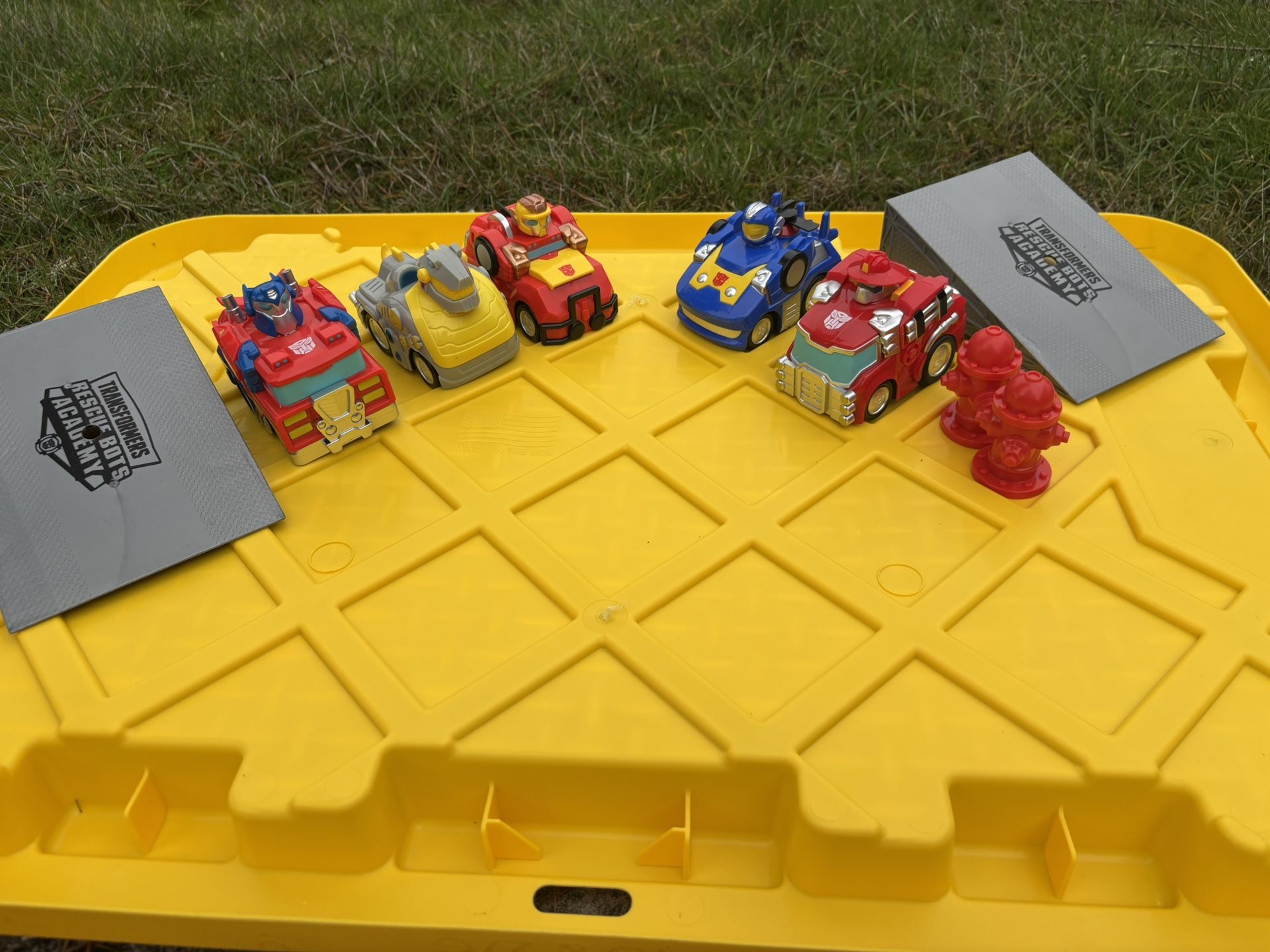 Rescue bots Academy Drag And Release Cars Set