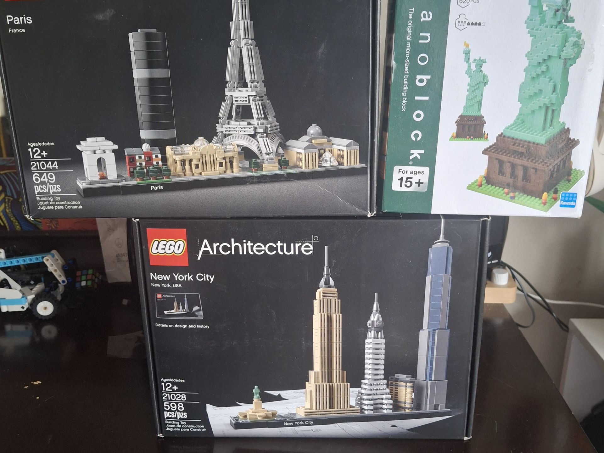 New unopened Lego city New York & Paris + lady liberty free