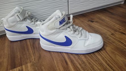 Like New !! Nike Shoes !! Size 4Y