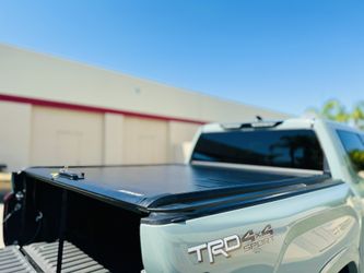 Retractable Tonneau Cover Comes With A Lock & T Track System!