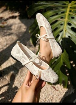 White lace ballet flats with floral embroidery #balletcore #floral