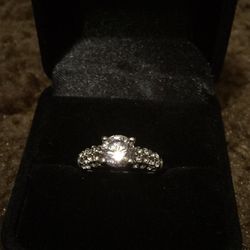 Queen Lara 18 kt white gold Cz engagement wedding ring / size 7