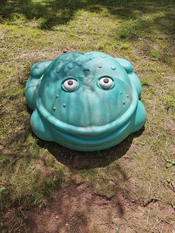 Vintage Green Frog Sandbox No Holes