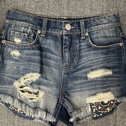 Ladies Mudd Shorts 