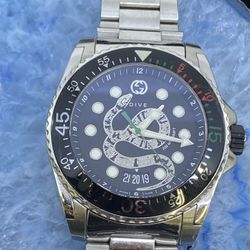 Gucci Dive Black And Silver Snake Dial Mens Wrist Watch 
