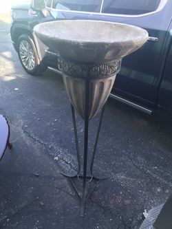 Nice plant stand (tan)