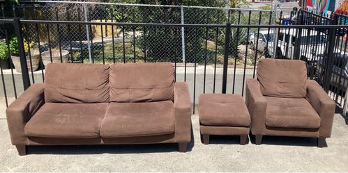 3pc Living Room Set (Couch, Chair & Ottoman) $200