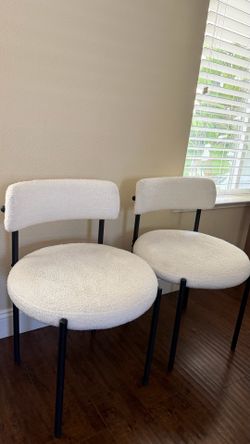 (4) Boucle dining chairs