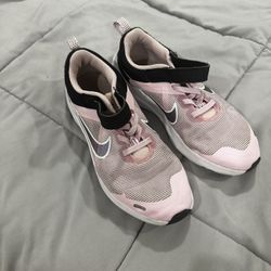 Nike Tennis Shoes 