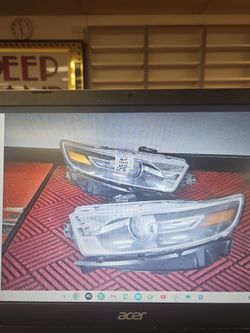 2013 Ford Taurus  head lights
