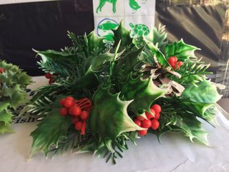 PLASTIC CHRISTMAS WREATHS