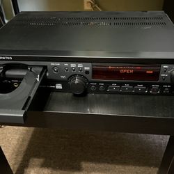 TASCAM CD-RW700 Rackmountable CD Recorder/Player 
