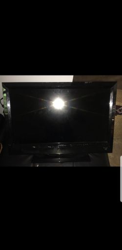 VIZIO 41 IN FLAT SCREEN TV EXCELLENT CONDITION. NO STAND HAD ON WALL. Watch without cable