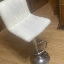 A very good kitchen chair comes with two of them and good for date nights 👍🏻