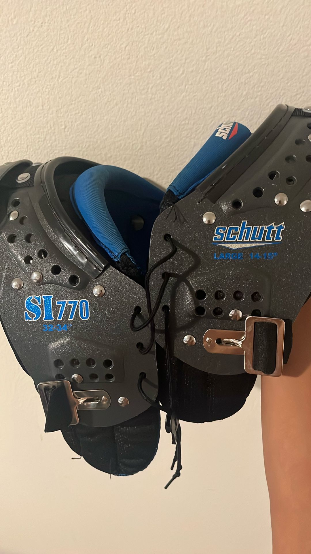 Schutt Youth Pads Large 14-15 “