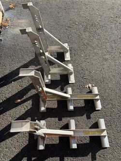 Ladder jacks