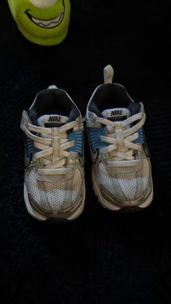 Toddler Nike zoom Vomero 5
