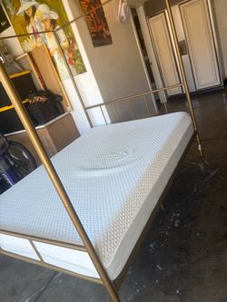 Gold canopy full size bed !!