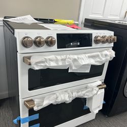 Cafe’ Electric Double Oven Range