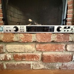 Universal Audio Apollo 8 Quad Thunderbolt 2   Microphone Input W/Firewire
