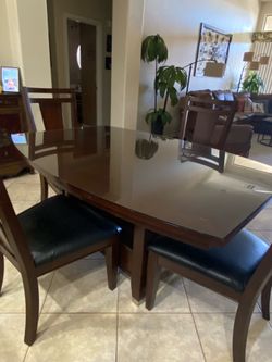Dining room table w/4 chairs
