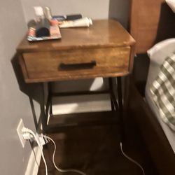 Set Of 2 Nightstands 