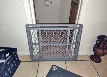 Extra Wide Pet Gate / Safety Gate - Fits Openings 28” - 42”