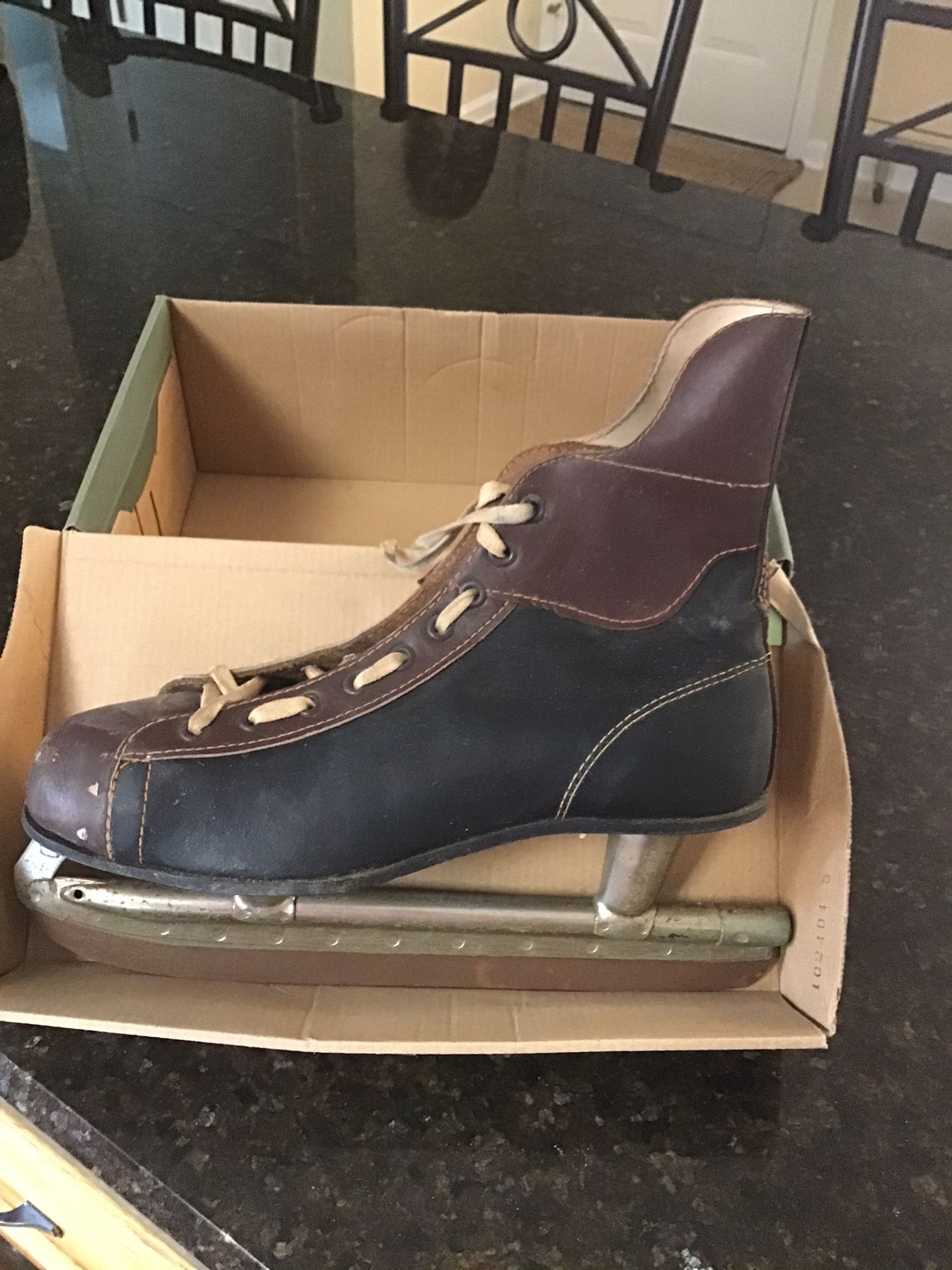 Vintage ice hockey skates