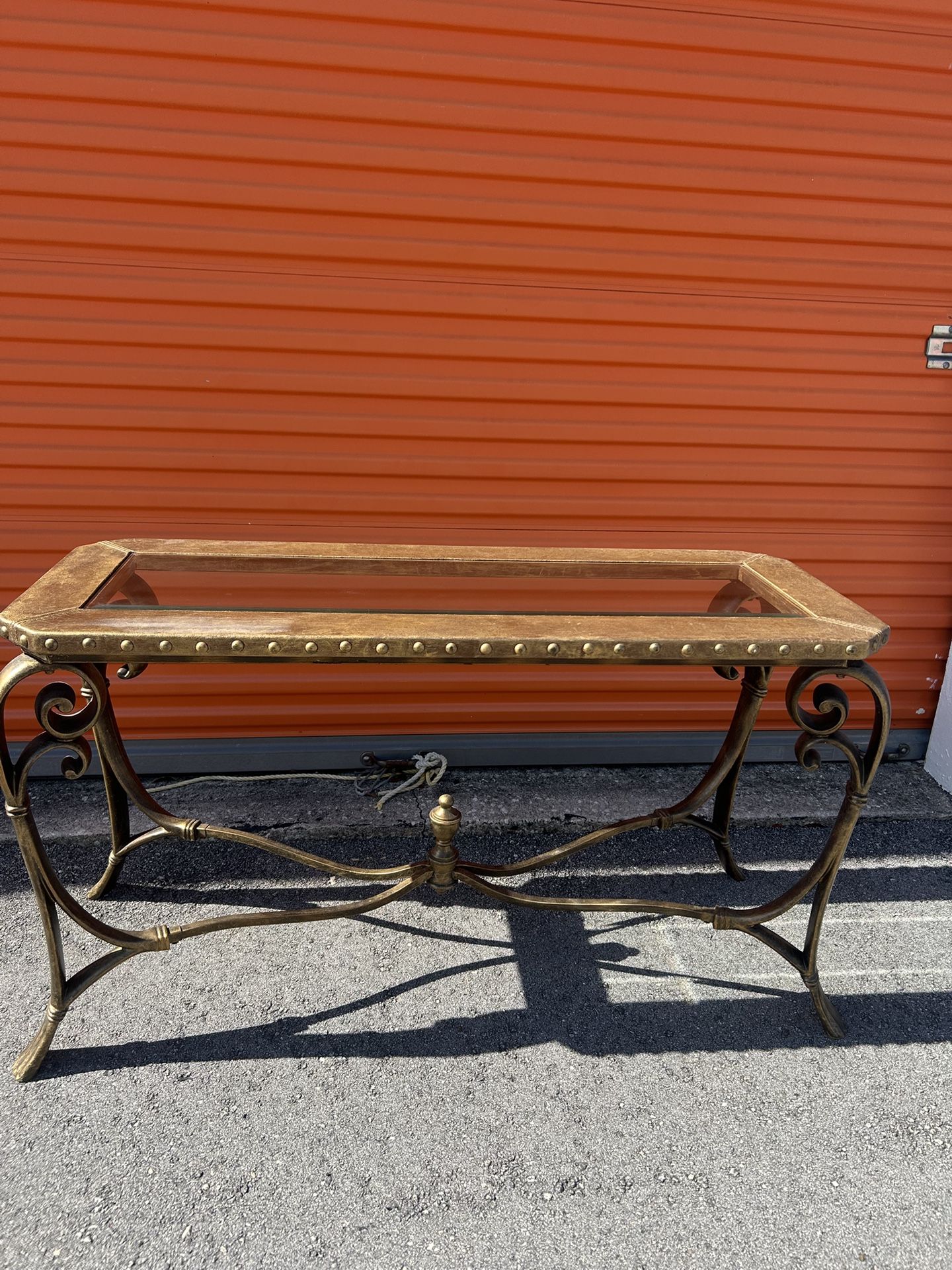CONSOLE / ENTRANCE TABLE/ GLASS TOP/ IN GREAT CONDITION/ DELIVERY NEGOTIABLE