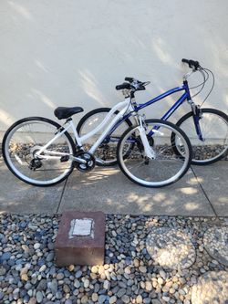 His & Hers Schwinn Hybrid Bikes – Pair